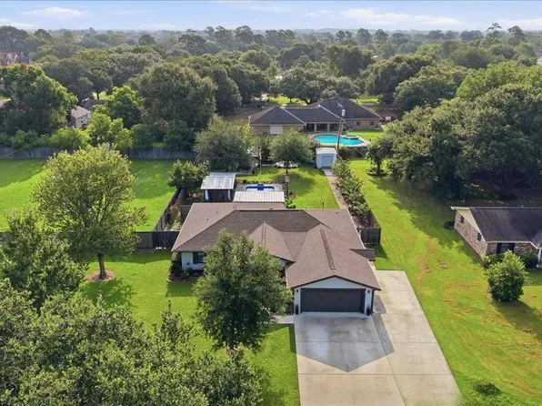 190 Louise St, Bridge City, TX 77611
