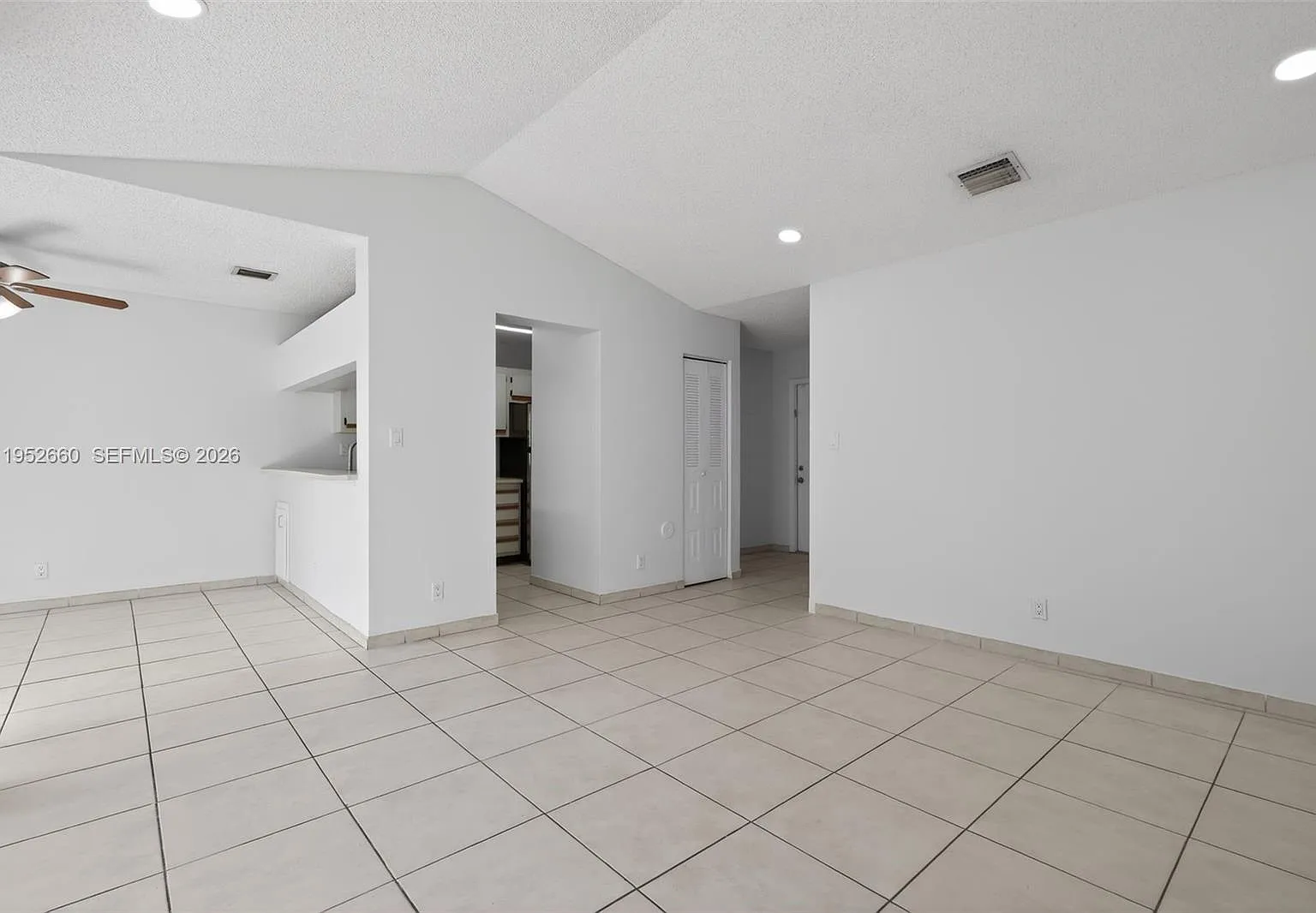 1 bed, 978 sqft, $2,150 — Photo 2