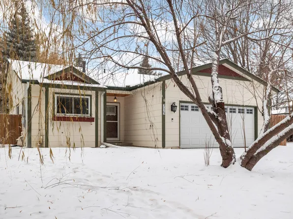 715 Liberty Heights Dr, Chaska, MN 55318