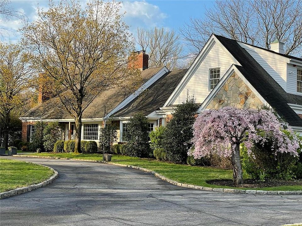 1st image of 2 Evergreen Lane