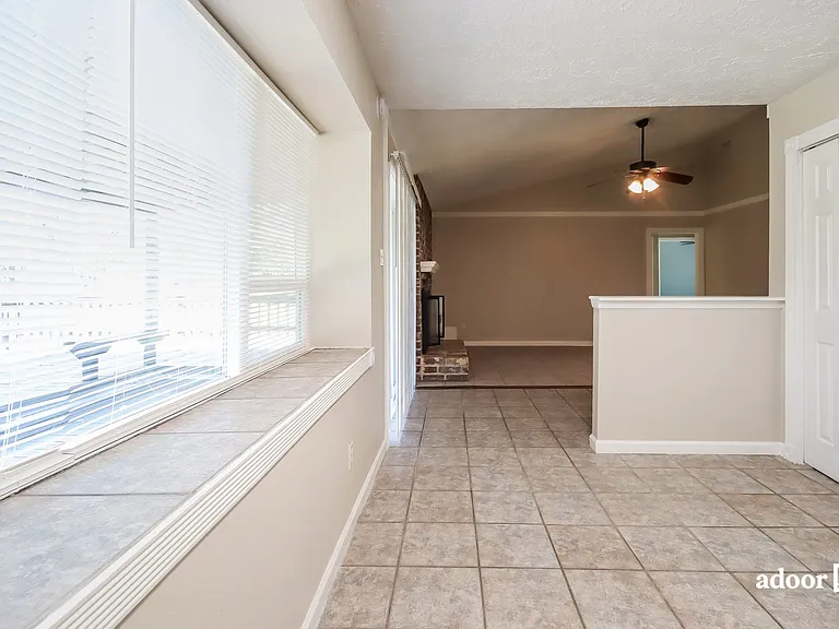 19311 Leewood Ct — Photo 6