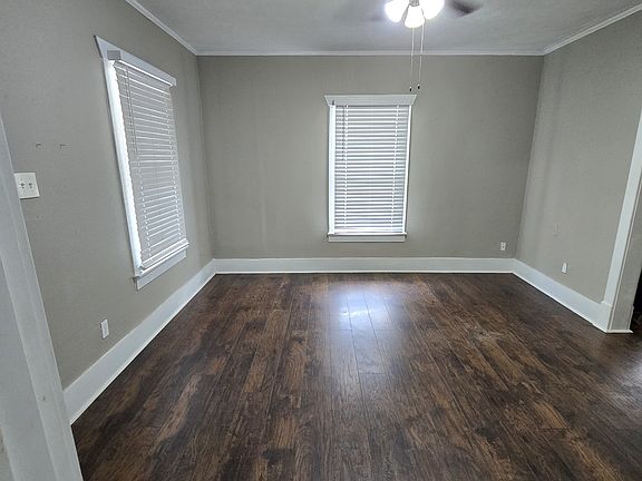 2nd image of 320 N Brazos Ave