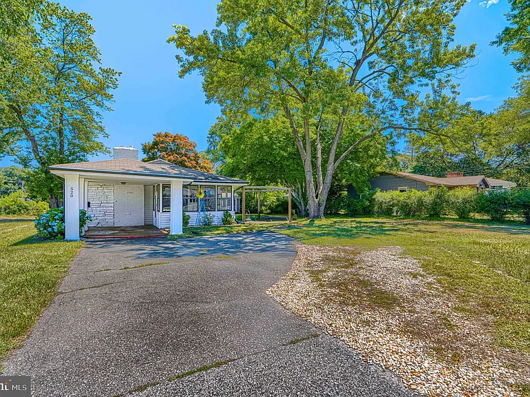 520 White Oak Dr — Photo 28