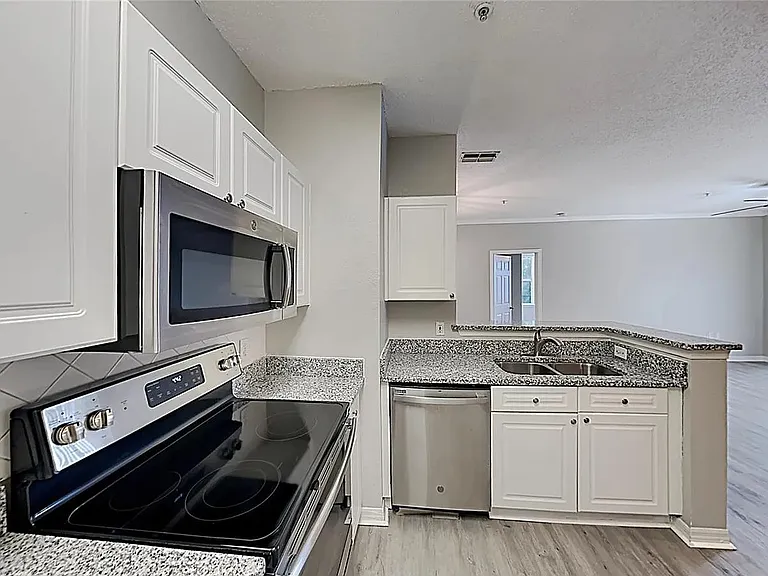 18001 Richmond Place Dr #420 — Photo 12