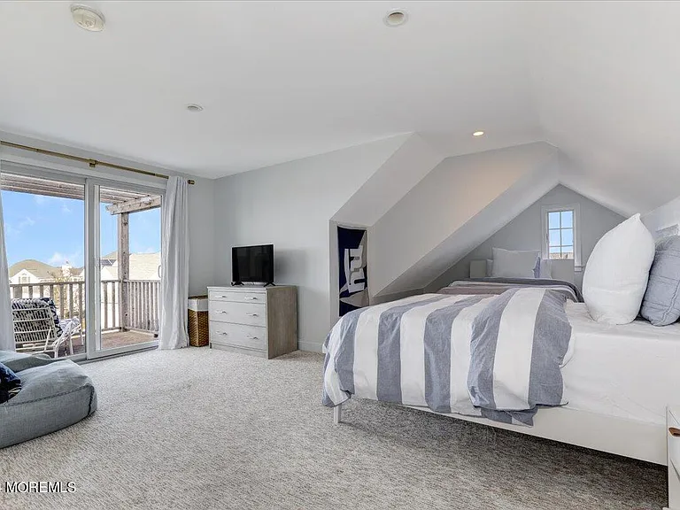 108 Glimmer Glass Cir — Photo 25