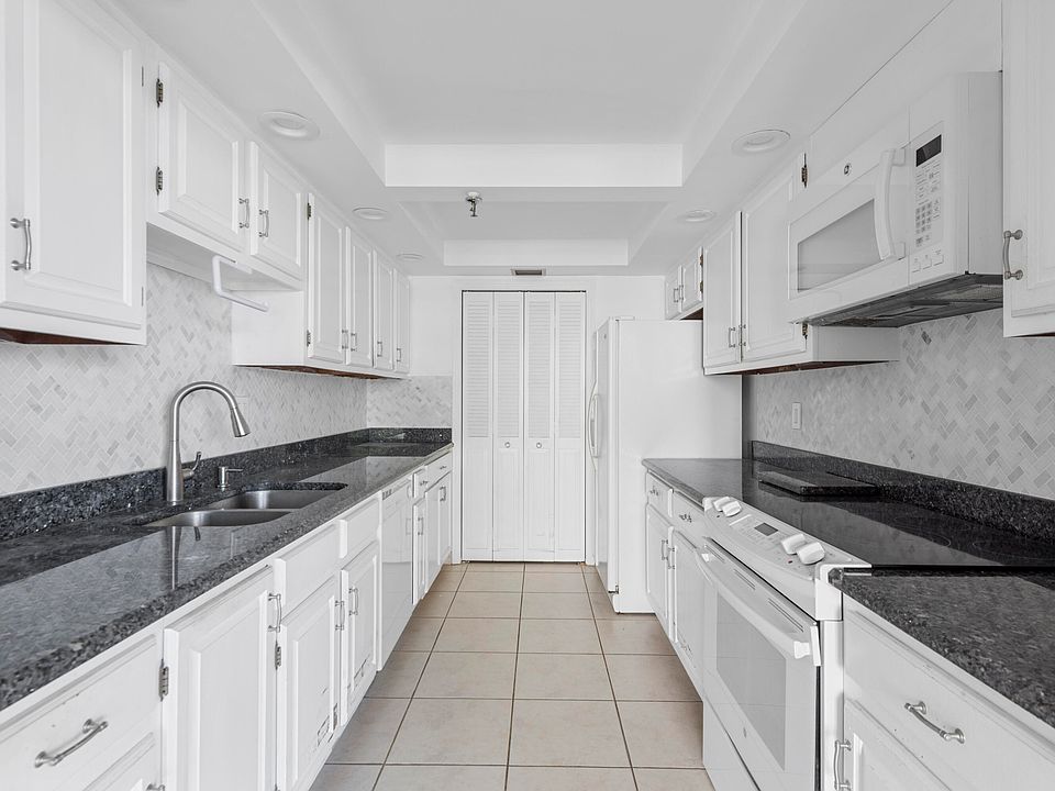 1st image of 859 Jeffery Street #312