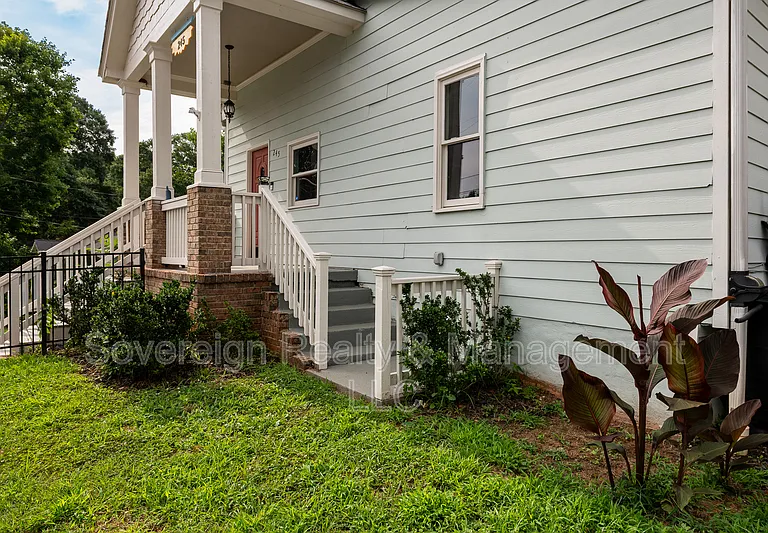 245 South Ave SE — Photo 1
