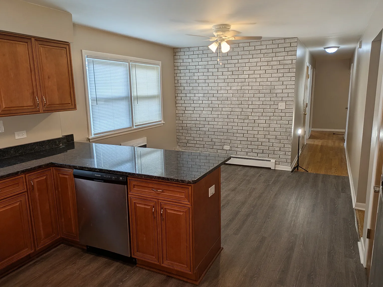 3 bed, 1450 sqft, $2,450 — Photo 2