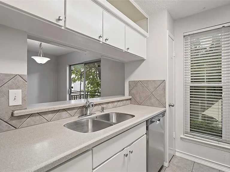4020 Holland Ave #202 — Photo 9