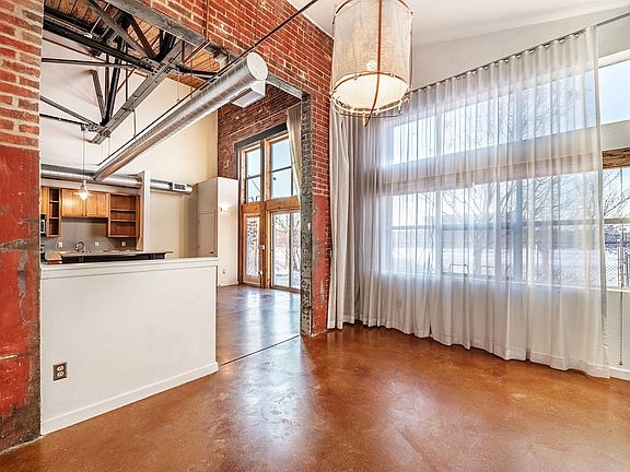 5th image of 3033 Blake St Unit 126