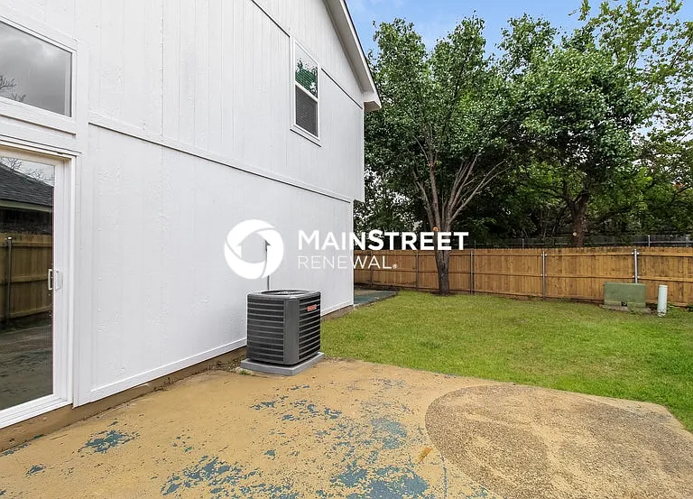 6856 Driffield Cir E — Photo 16