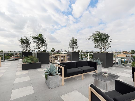 4th image of 6531 Melrose Ave #411