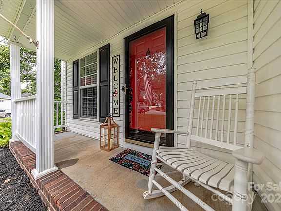 2nd image of 130 Dannyn Grove Ct
