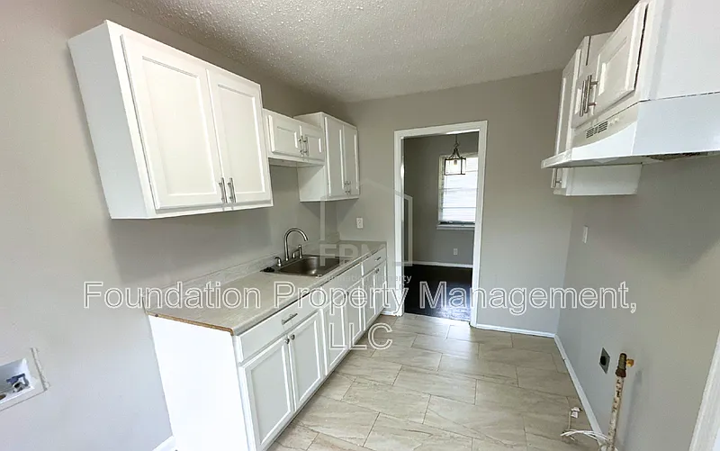 4 bed, 2.0 bath, 1794 sqft, $1,425 — Photo 3