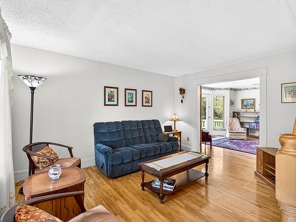 4th image of 23 Hillside Dr