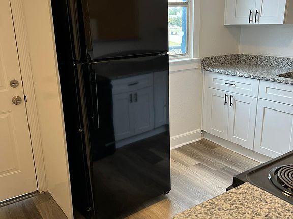 5th image of 1411 E Main St Floor 9