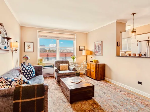 616 East 18th Street image 1 of 12