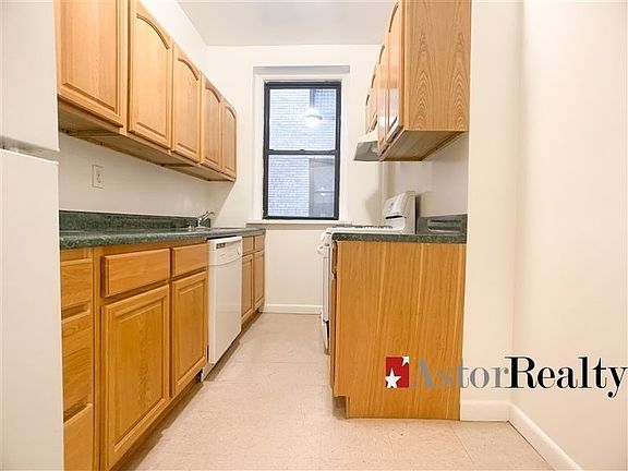5th image of 3121 29th St APT 1G