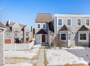 30 Commodore Ct, Hull, MA 02045
