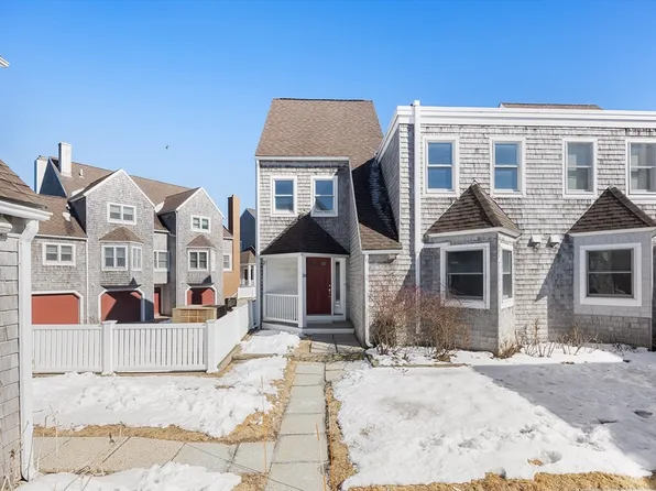 30 Commodore Ct, Hull, MA 02045