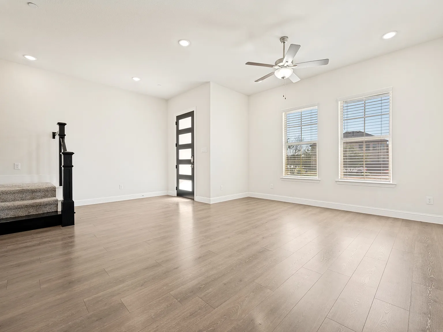 3 bed, 1865 sqft, $3,200 — Photo 2
