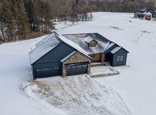 906 Acorn Ct, Hudson, WI 54016