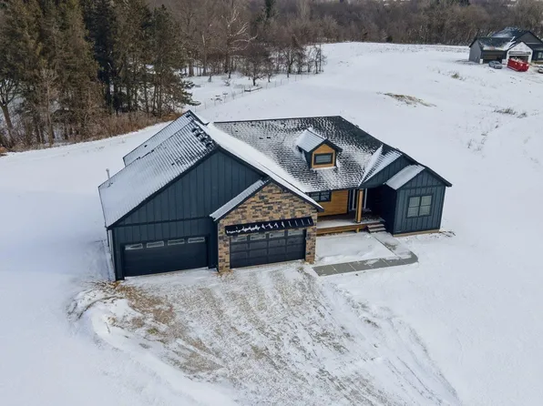 906 Acorn Ct, Hudson, WI 54016