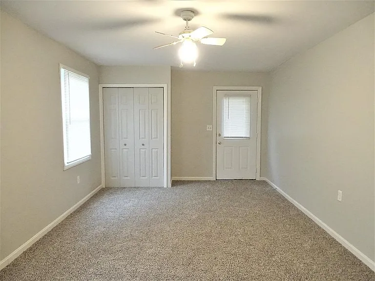 242 W Stiegel St — Photo 9