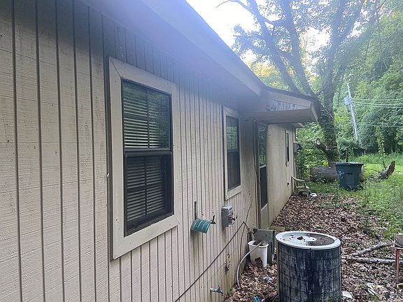 2nd image of 117 Caney Creek Dr