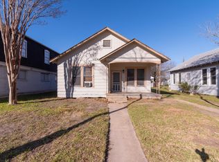 215 E Bowie St, Luling, TX 78648