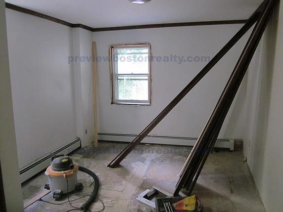4th image of 173 Babcock St #285