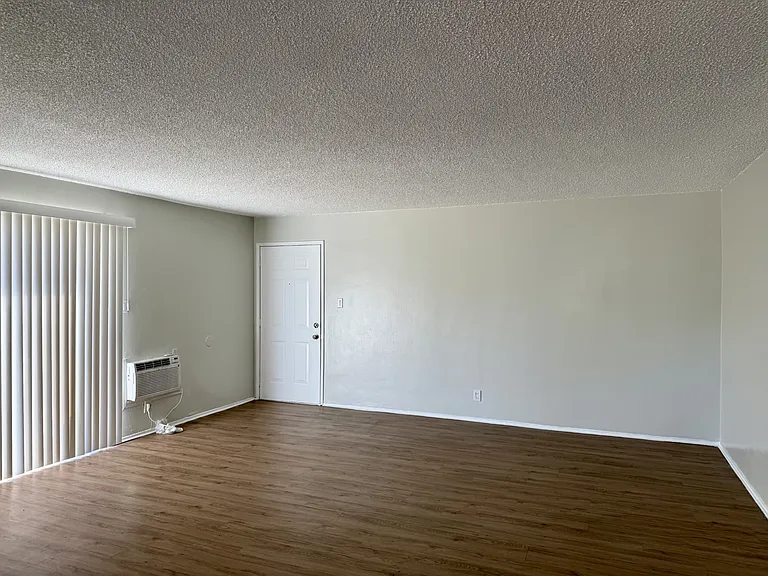 4830 Canoga St #J — Photo 3