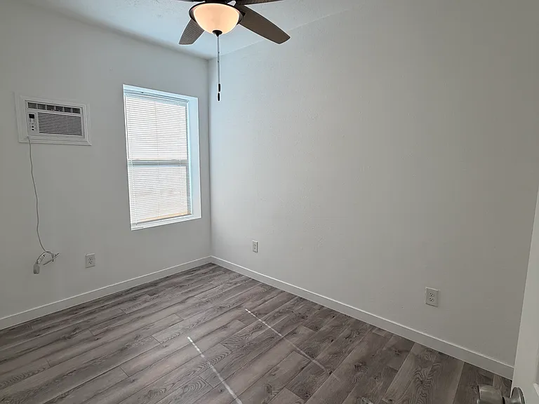 13950 Hesperia Rd #3B — Photo 8