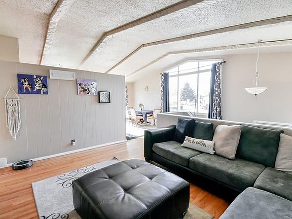 4th image of 400 Starlite Dr