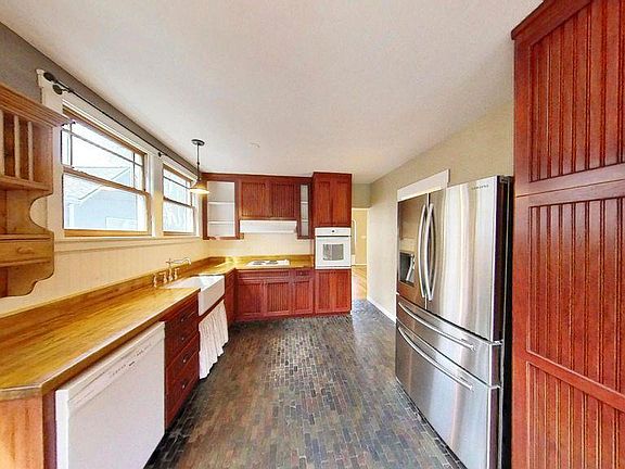 3rd image of 107 Clover Ln