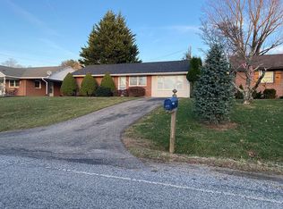 127 Page St NW, Floyd, VA 24091
