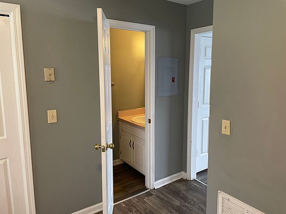 5th image of 541 Hietts Ln #A