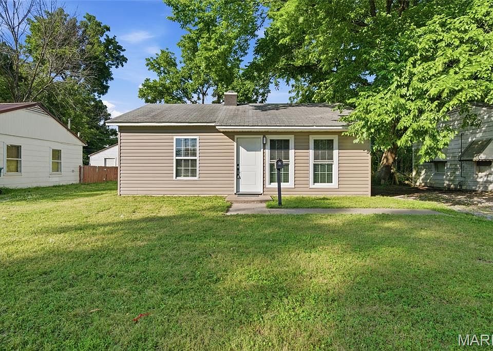 1st image of 14 Marilyn Ln