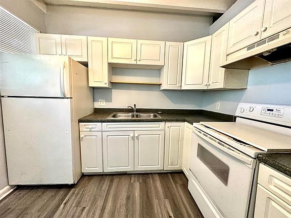 2nd image of 527 48th St APT 1