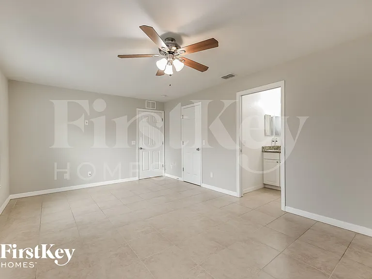 11104 Corrigan Ave — Photo 11