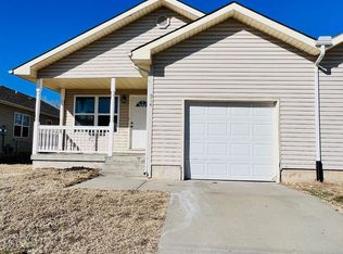 914 Whitetail Ct, Junction City, KS 66441