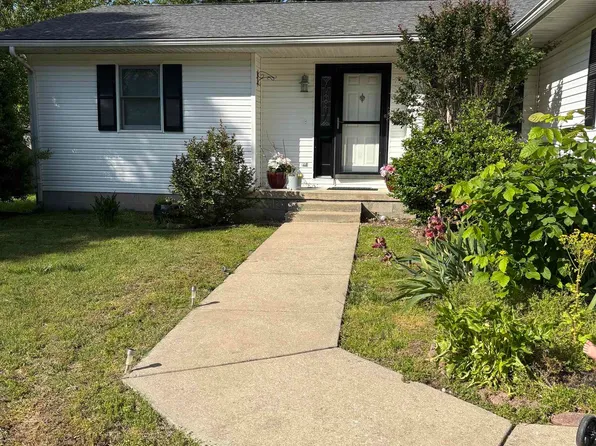 619 S Surrey Ln, Carbondale, IL 62901