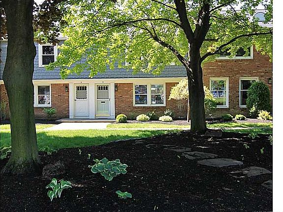 2nd image of 60 Oakbrook Dr APT G