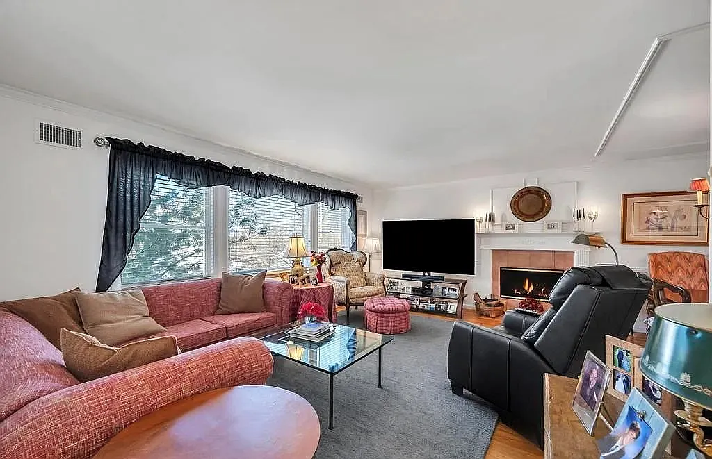 3 bed, $4,500 — Photo 1