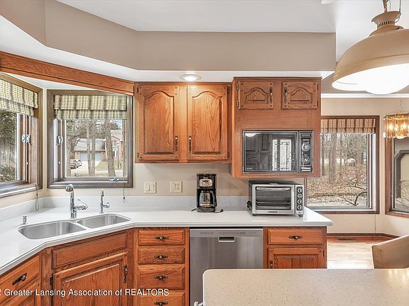 4th image of 12575 Oneida Woods Trl