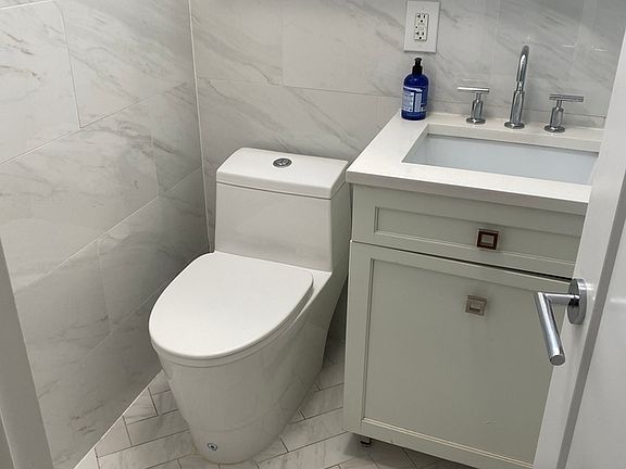 5th image of 305 E 86th St #2E