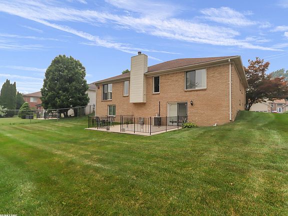 5th image of 39328 Rivercrest Ave