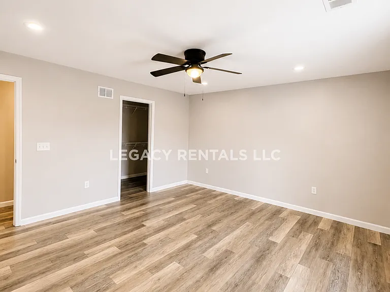 240 Longwood Ln #1 — Photo 11