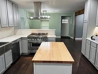 3rd image of 1302 California Rd