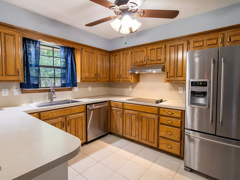 1535 Primrose Dr — Photo 17
